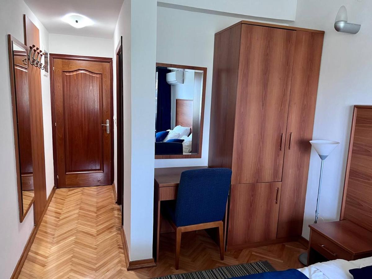 Hotel Ambasador Подгорица Екстериор снимка