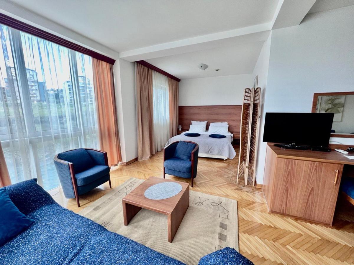 Hotel Ambasador Подгорица Екстериор снимка