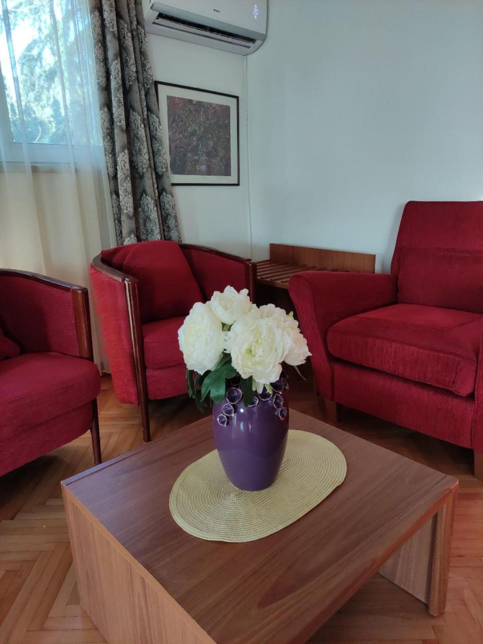Hotel Ambasador Подгорица Екстериор снимка
