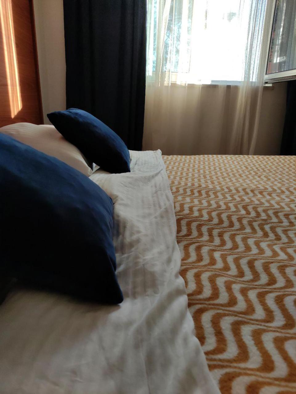 Hotel Ambasador Подгорица Екстериор снимка