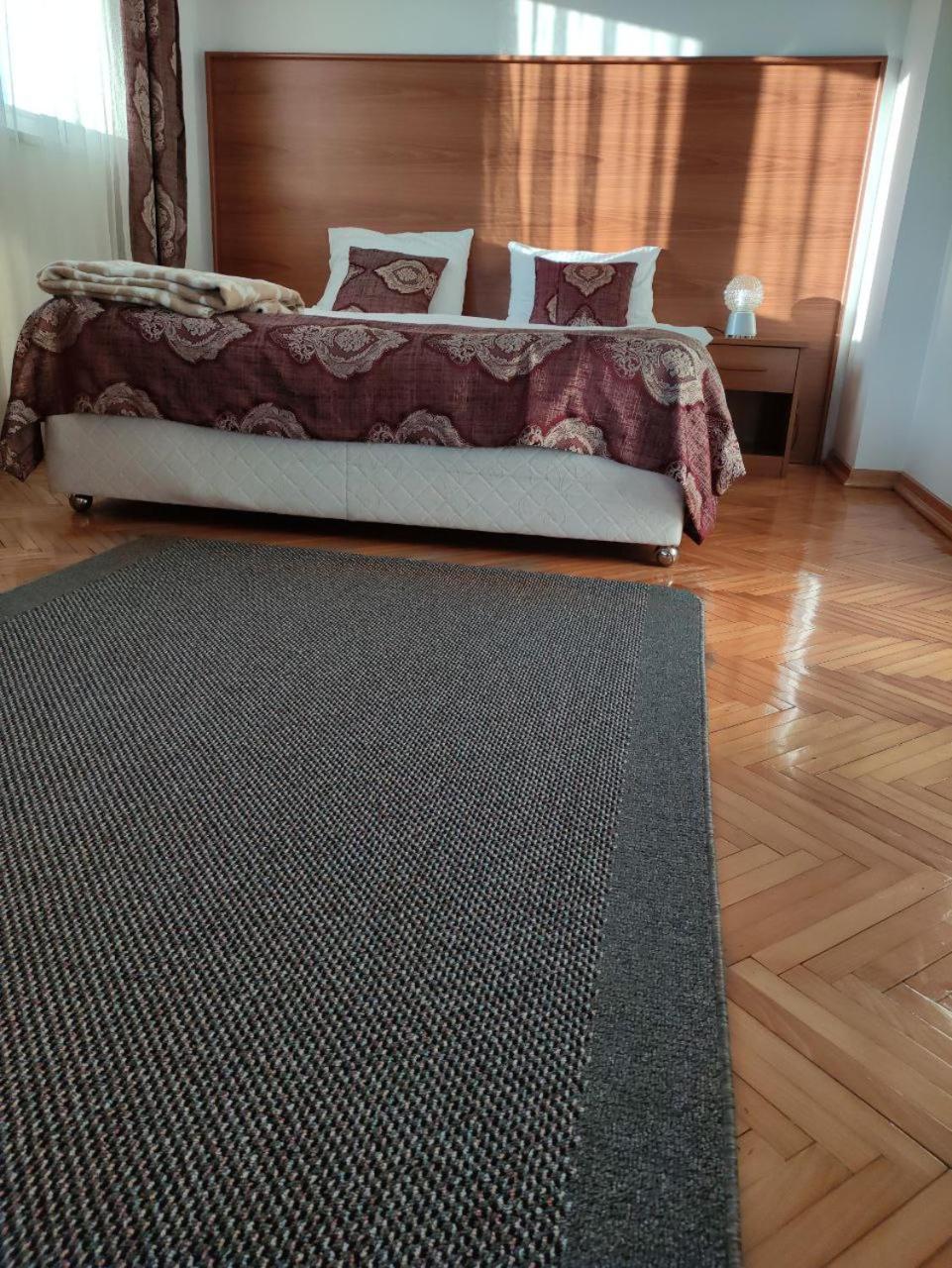 Hotel Ambasador Подгорица Екстериор снимка