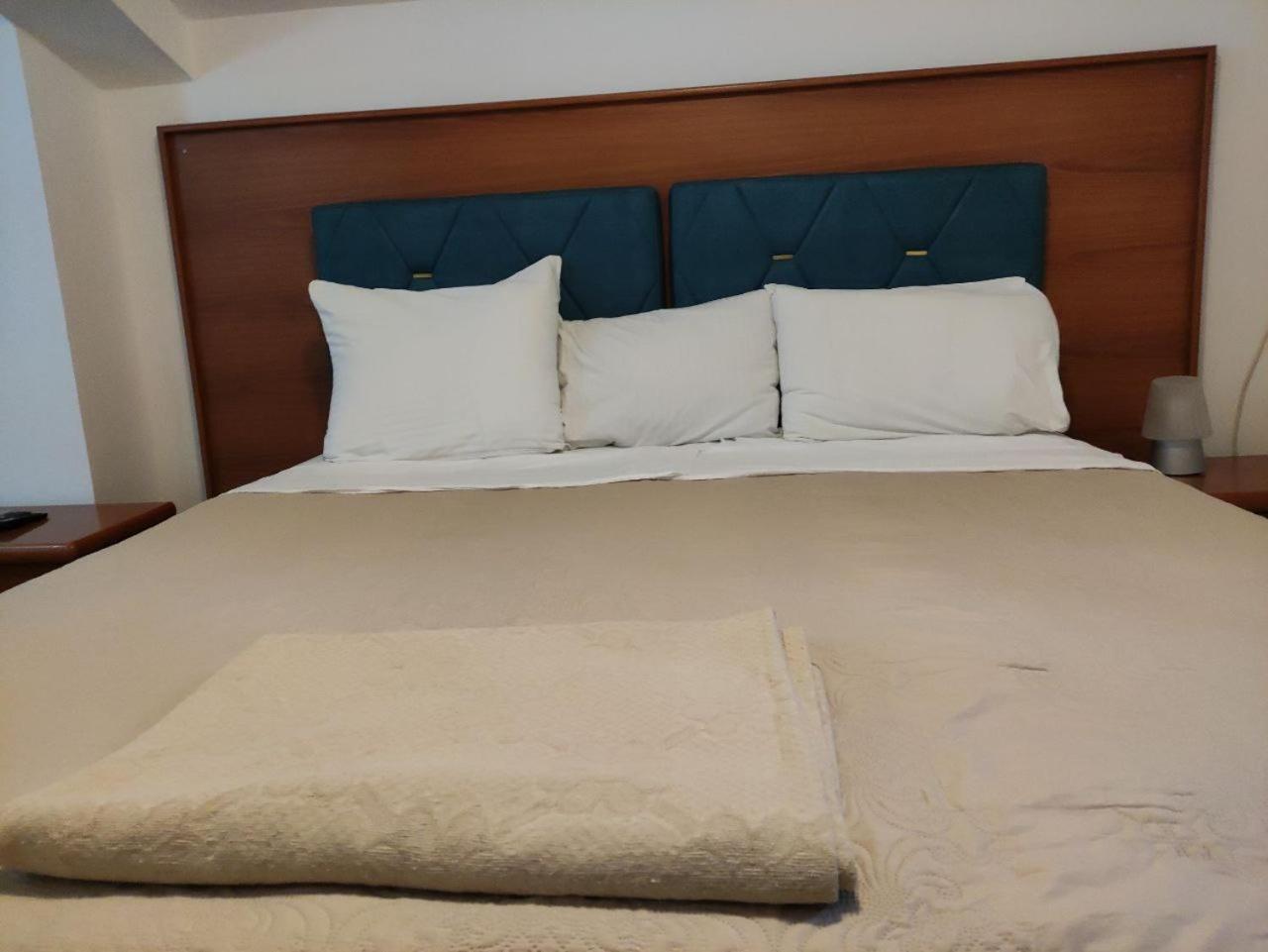 Hotel Ambasador Подгорица Екстериор снимка