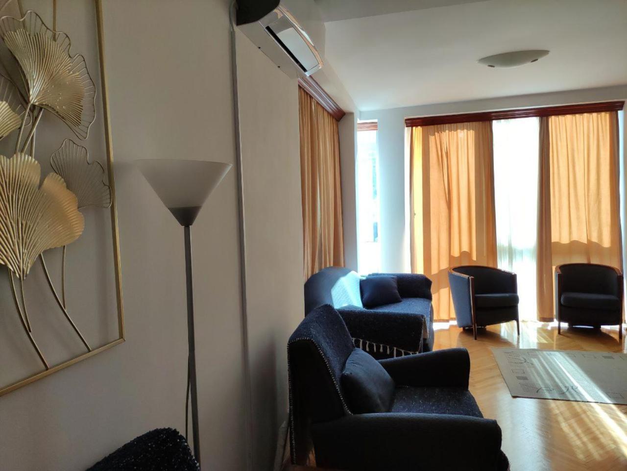 Hotel Ambasador Подгорица Екстериор снимка