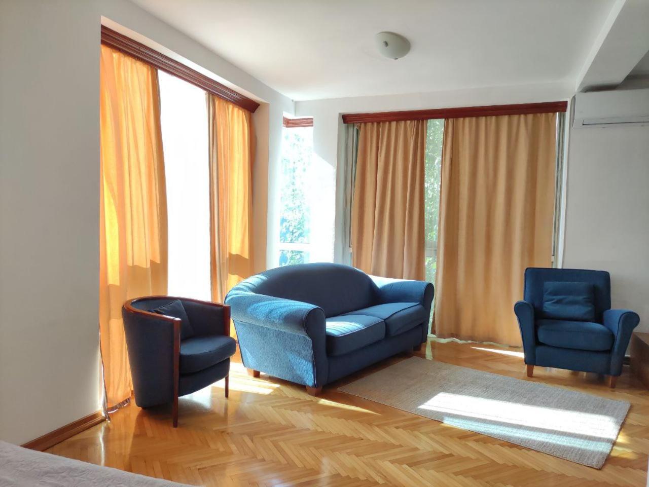 Hotel Ambasador Подгорица Екстериор снимка
