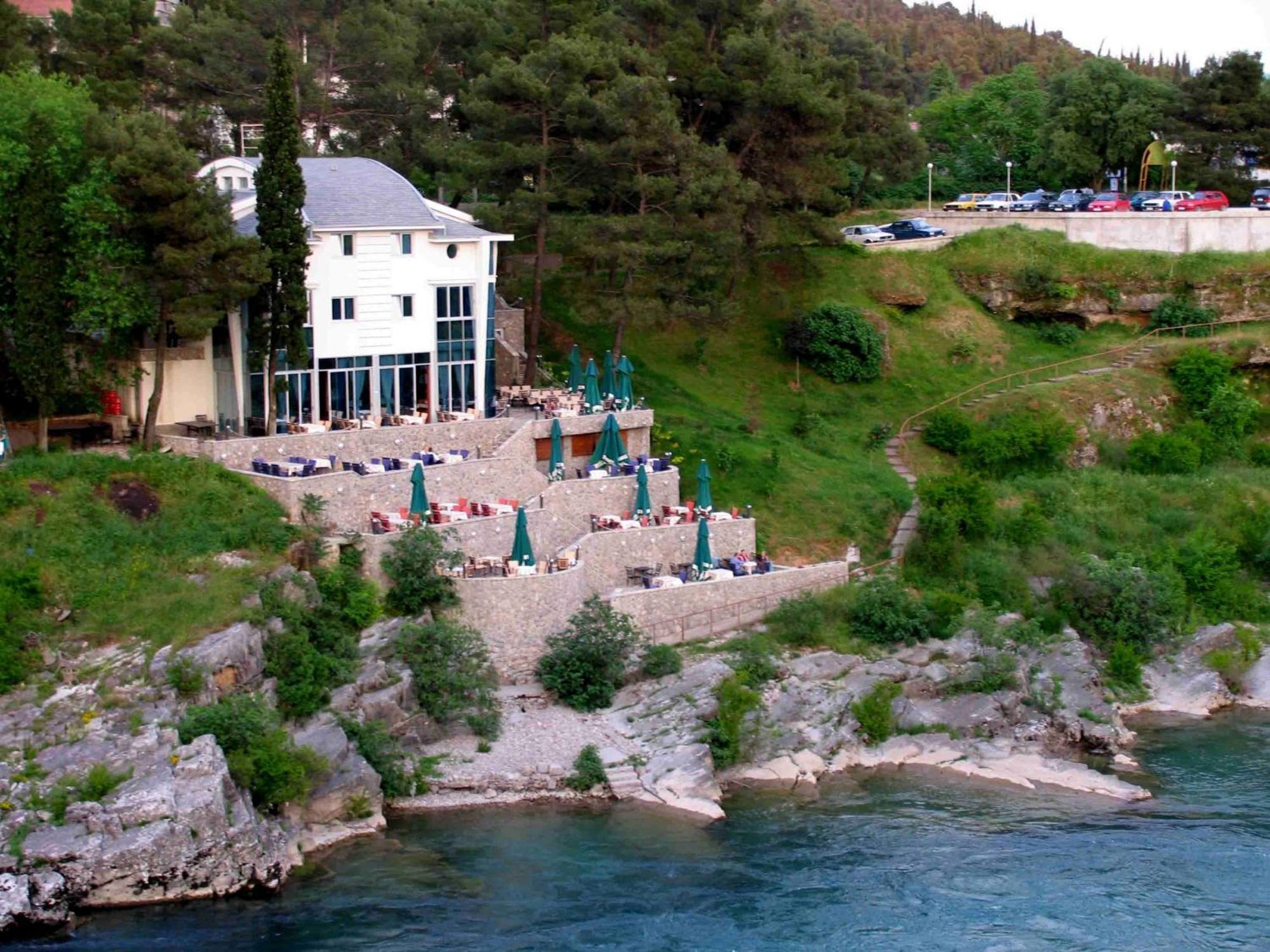 Hotel Ambasador Подгорица Екстериор снимка
